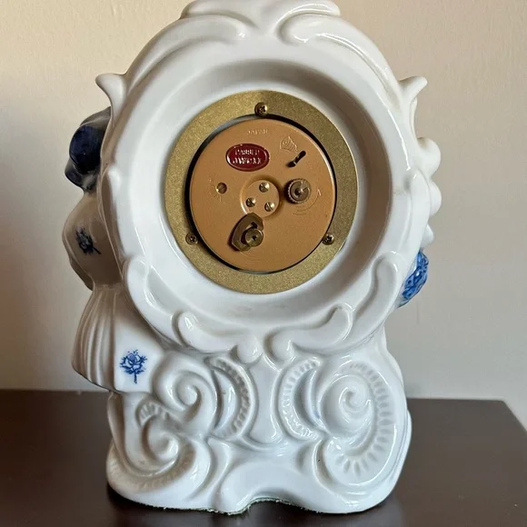 Old fashion little blue boy clock - Picture 2 of 7